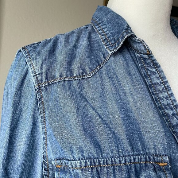 Cloth & Stone Denim Chambray Button Down Shirt from Anthropologie - Picture 3 of 9